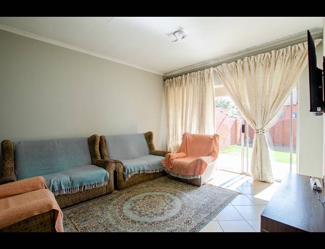 2 BEDROOM TOWNHOUSE FOR SALE IN MONAVONI AH